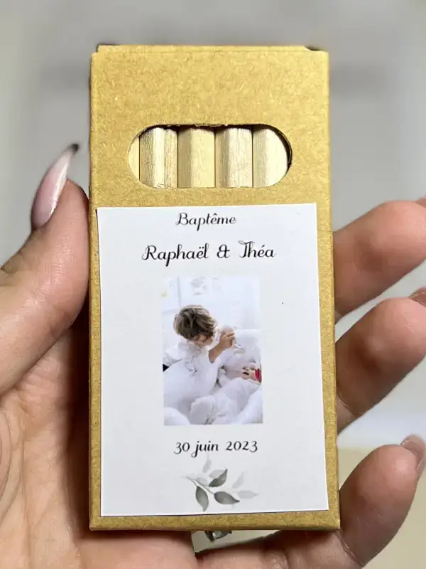 Petite boîte crayons de couleurs personnalisée